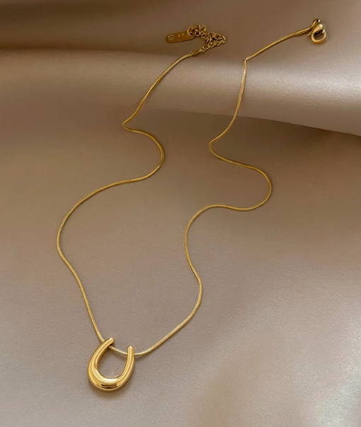 Gold Fashion Horseshoe Pendant Necklace for Women, Elegant and Unique Stainless Steel
